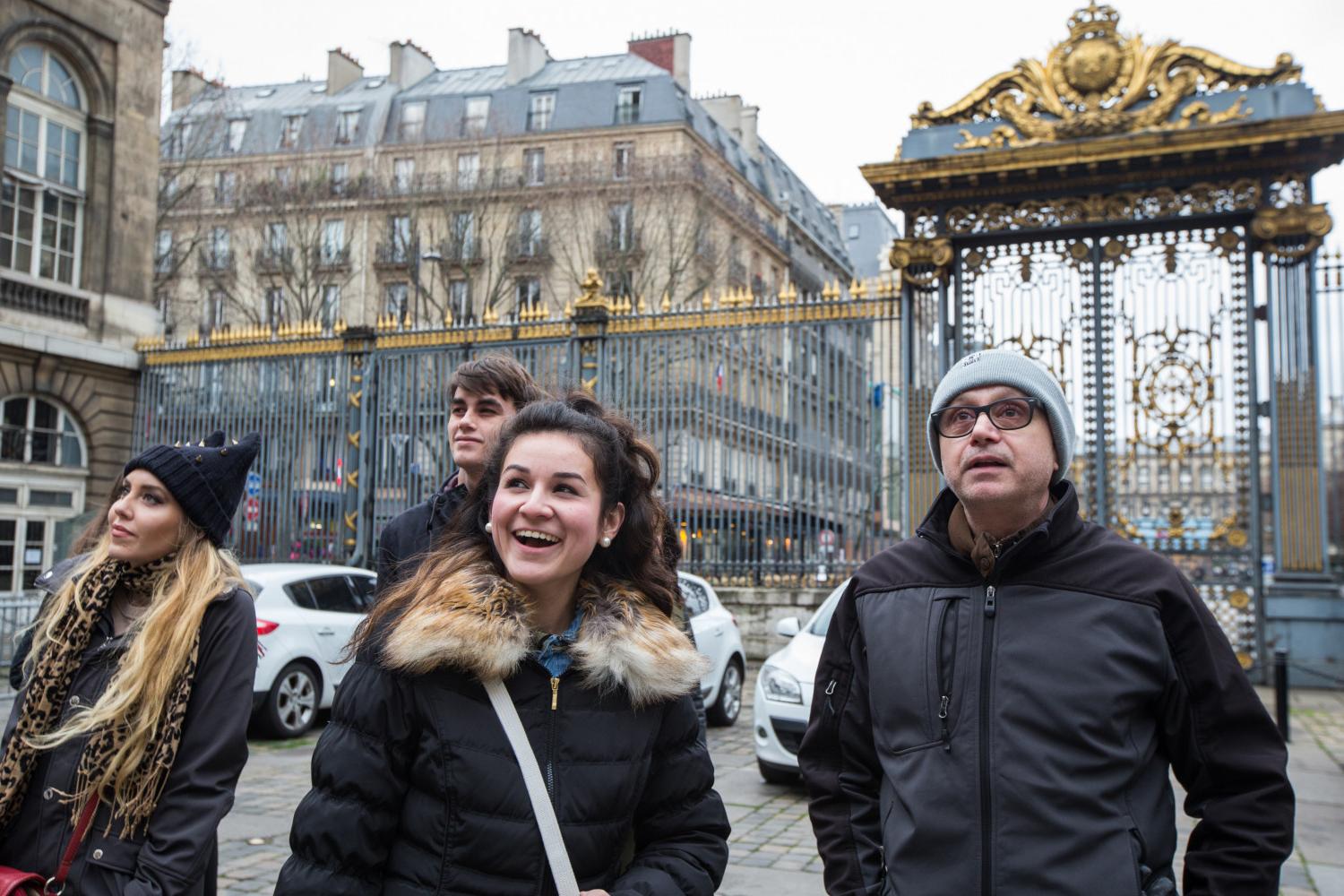 <a href='http://eipb.ngskmc-eis.net'>bv伟德ios下载</a>学院法语教授Pascal Rollet带领学生们到巴黎游学.